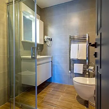 Hotel Leliko *